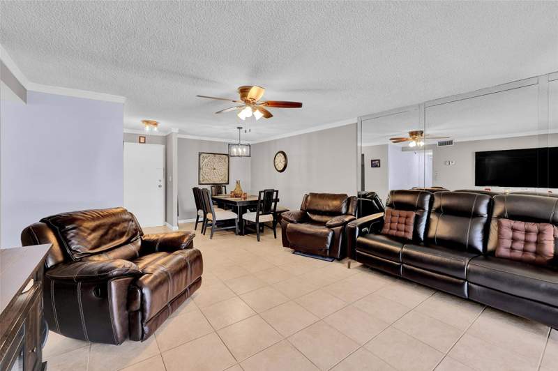 2 bedroom Condominium at 8260 SW 24th Street #6112, Oakbrook Village, North Lauderdale — photo 5