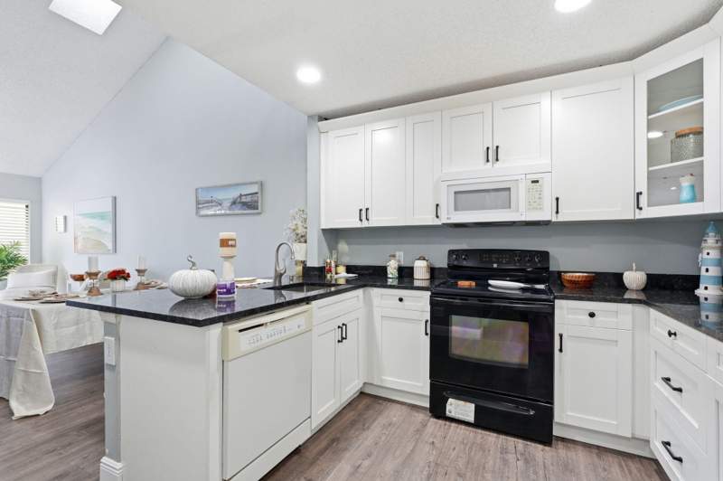 2 bedroom Townhouse at 2985 Genoa Place #2985, Davis Place, West Palm Beach — photo 2