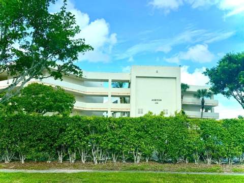 3186 Via Poinciana #115, Lake Worth FL - photo 10 of 69