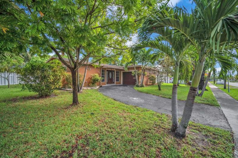3 bedroom Single Family Residence at 7399 NW 20th Court, Sunrise Golf Village Second Add, Sunrise — photo 2