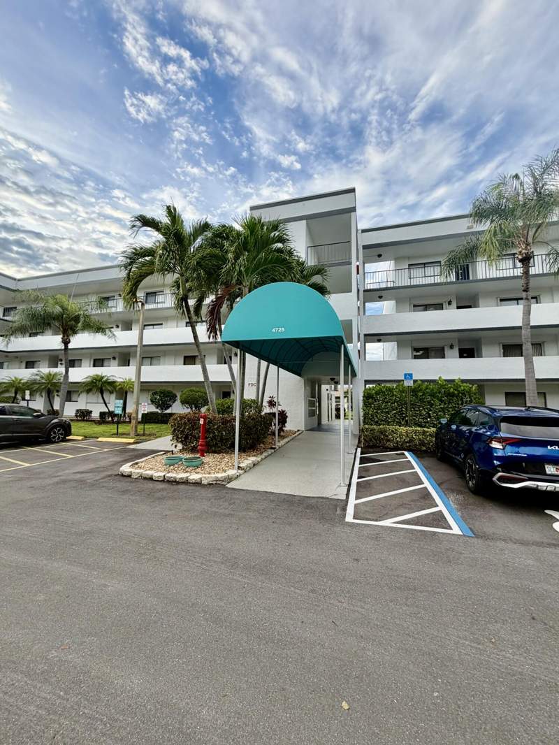 2 bedroom Condominium at 4725 Lucerne Lakes #214, Fairway Club Condo, Lake Worth — photo 5