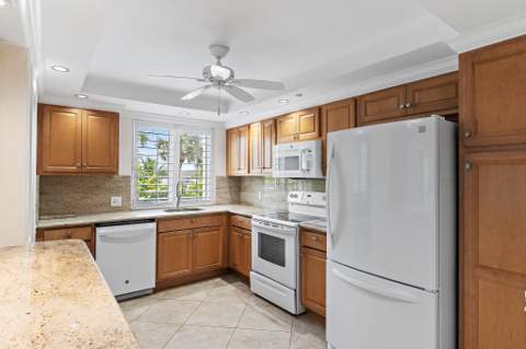 375 Beach Road #201, Tequesta FL - photo 6 of 35