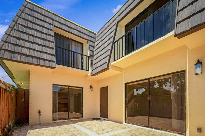 2 bedroom Townhouse at 4675 Cherry Road, Cherry Lane, West Palm Beach — photo 3