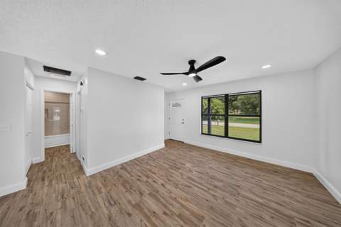 6101 Balsam Drive, Fort Pierce FL - photo 10 of 28