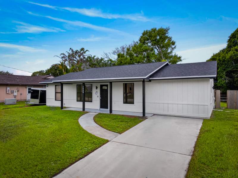 3 bedroom Single Family Residence at 6101 Balsam Drive, Indian River Estates Unit 9, Fort Pierce — photo 2