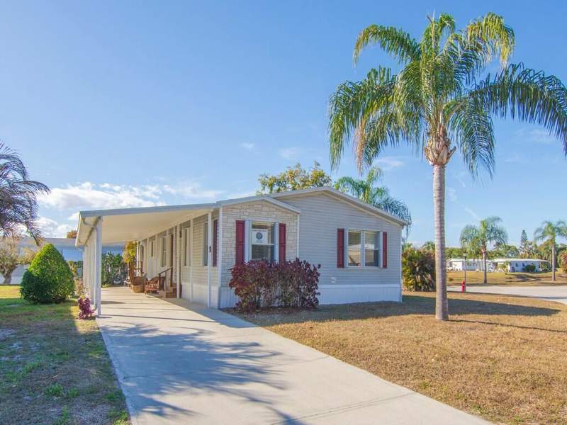 2 bedroom Manufactured Home at 43 Montilla Way, Spanish Lakes Golf Village, Port St. Lucie — photo 2