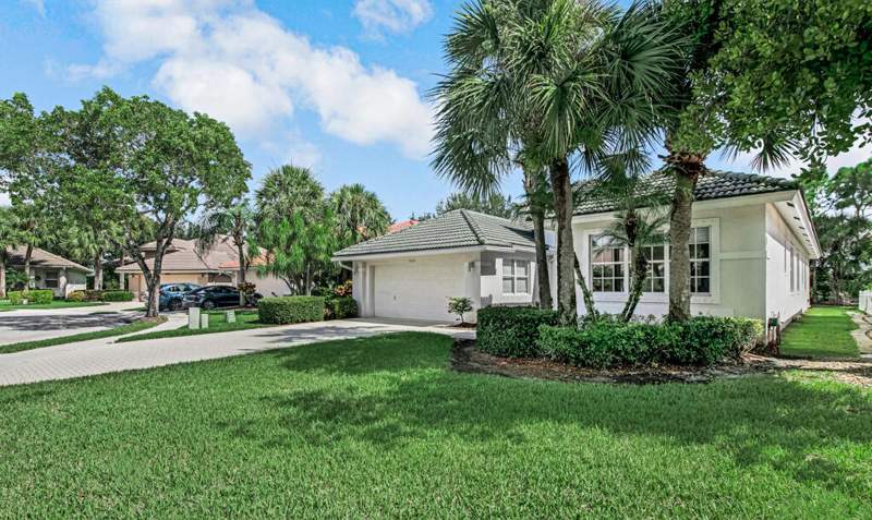 3 bedroom Single Family Residence at 9152 Bay Harbour Circle, BAYWINDS/Harbour Cove, West Palm Beach — photo 4