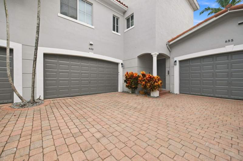 3 bedroom Townhouse at 633 NE 11th Avenue, Parkview Residences, Fort Lauderdale — photo 2