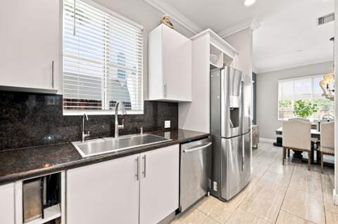 633 NE 11th Avenue, Fort Lauderdale FL - photo 10 of 37