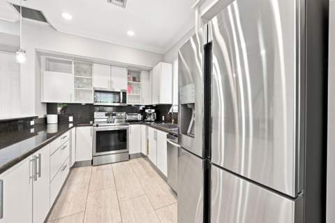 633 NE 11th Avenue, Fort Lauderdale FL - photo 11 of 37
