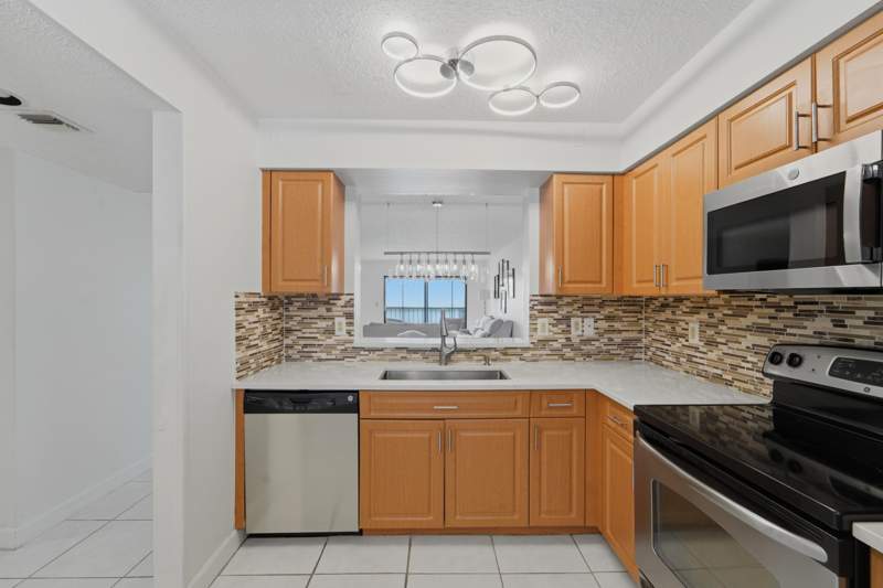 2 bedroom Condominium at 6093 Pointe Regal Circle #209, Huntington Pointe, Delray Beach — photo 2