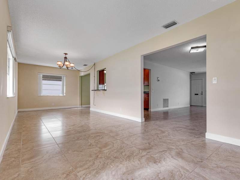 2 bedroom Single Family Residence at 2016 SW Golf Lane, Leisureville, Boynton Beach — photo 5