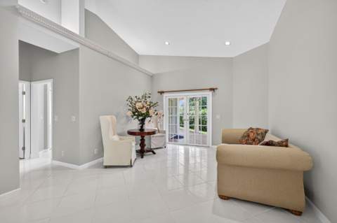 1052 W Shore Drive, West Palm Beach FL - photo 13 of 65