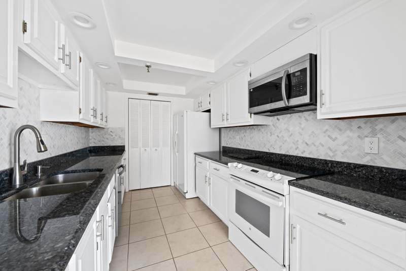 1 bedroom Condominium at 859 Jeffery Street #312, Porta Bella East, Boca Raton — photo 2