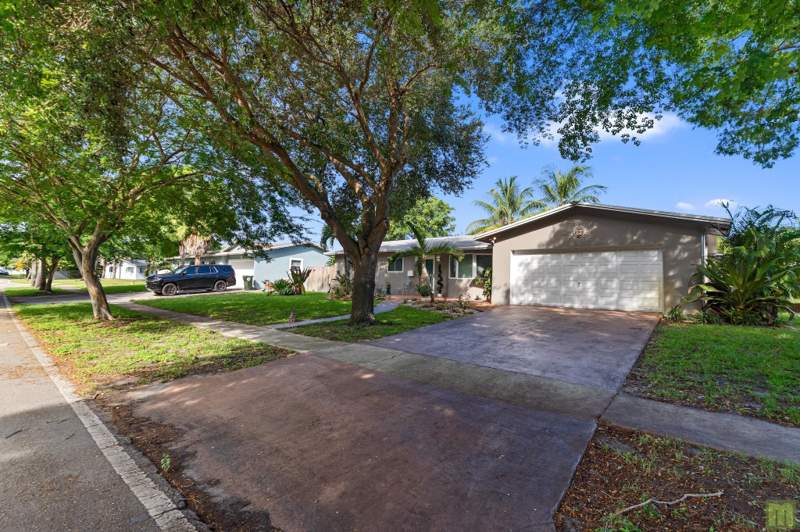 4 bedroom Single Family Residence at 291 Lake Drive, Coconut Creek 10th Sec, Coconut Creek — photo 3