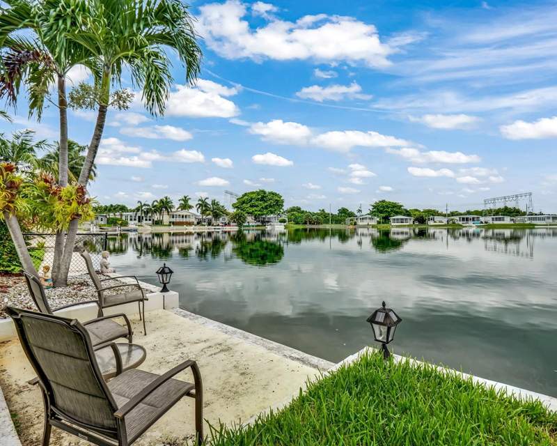 2 bedroom Mobile Home at 3055 Lakeshore Drive, Ravenswood Estates & Marinas, Fort Lauderdale — photo 4