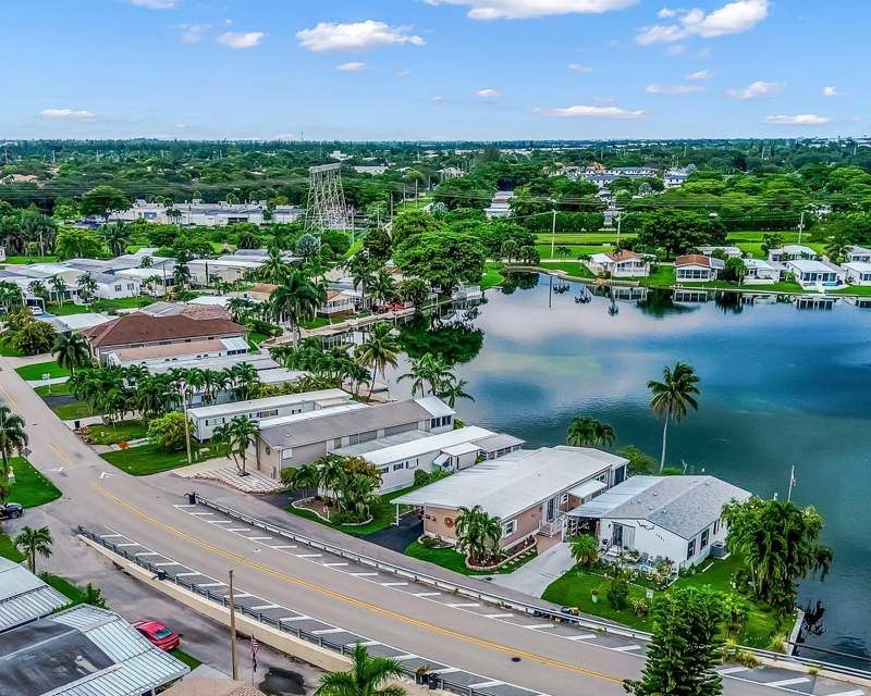 2 bedroom Mobile Home at 3055 Lakeshore Drive, Ravenswood Estates & Marinas, Fort Lauderdale — photo 5