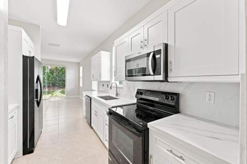 813 Pipers Cay Drive, West Palm Beach FL - photo 8 of 40