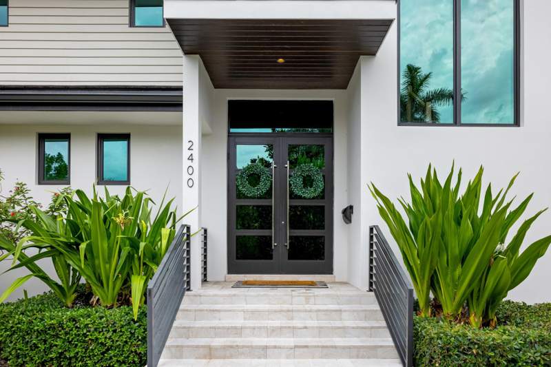 5 bedroom Single Family Residence at 2400 NE 27th Avenue, Coral Ridge Galt Add, Fort Lauderdale — photo 4
