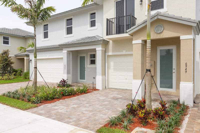 3 bedroom Townhouse at 6954 Pines Circle #51, First Baptist Church At, Coconut Creek — photo 3