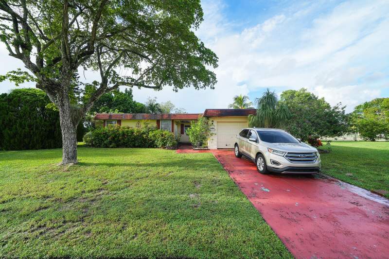 2 bedroom Single Family Residence at 6311 NW 72nd Avenue, Mainlands Of Tamarac Lakes, Tamarac — photo 2