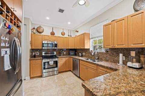 703 SW 16th Court #703, Fort Lauderdale FL - photo 8 of 26