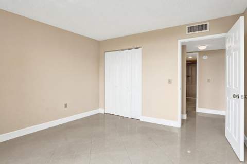 9480 Tangerine Place #402, Davie FL - photo 18 of 46