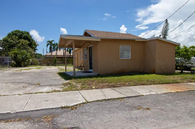 1 bedroom Single Family Residence at 242 SW 7th Court, Arlington Park, Deerfield Beach — photo 3