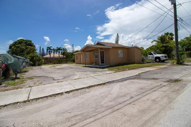 1 bedroom Single Family Residence at 242 SW 7th Court, Arlington Park, Deerfield Beach — photo 4