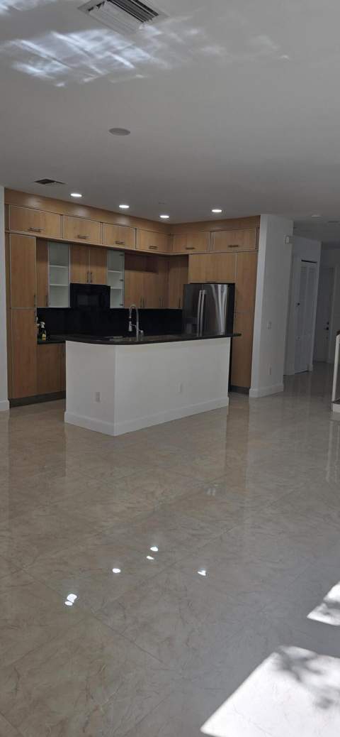 635 NE 11th Avenue, Fort Lauderdale FL - photo 9 of 29
