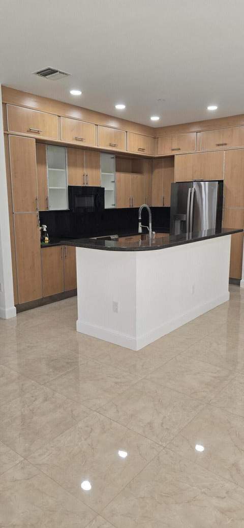 635 NE 11th Avenue, Fort Lauderdale FL - photo 6 of 29