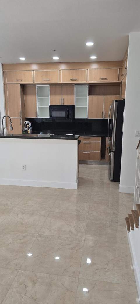 635 NE 11th Avenue, Fort Lauderdale FL - photo 7 of 29