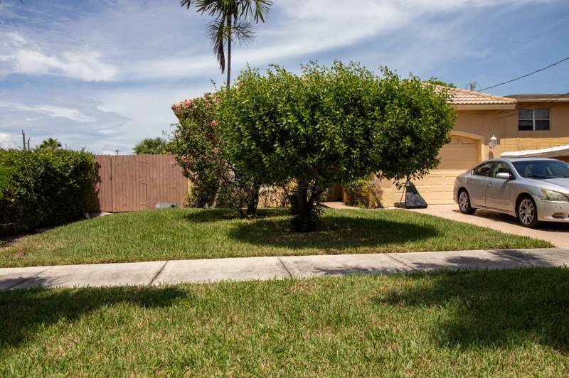 3 bedroom Single Family Residence at 237 SW 8th Street, Arlington Park, Deerfield Beach — photo 3