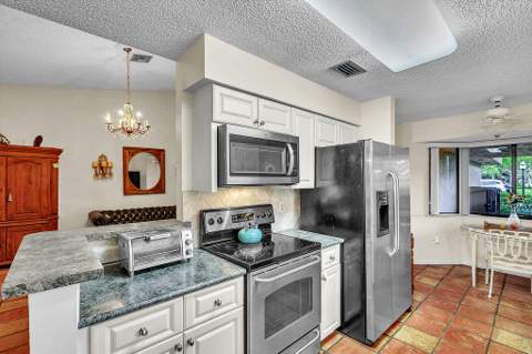 9420 Chelsea Drive, Plantation FL - photo 10 of 19
