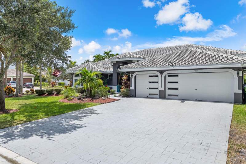 5 bedroom Single Family Residence at 4904 NW 110th Terrace, Kensington, Coral Springs — photo 4