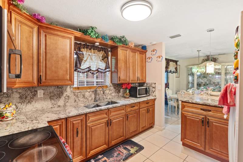 4 bedroom Single Family Residence at 316 NW 44th Avenue, Westgate Lake Manors, Plantation — photo 5