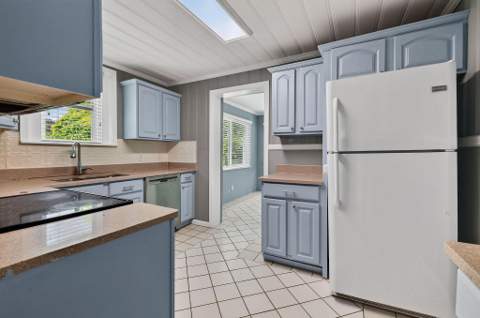 411 Evergreen Drive, Lake Park FL - photo 10 of 49