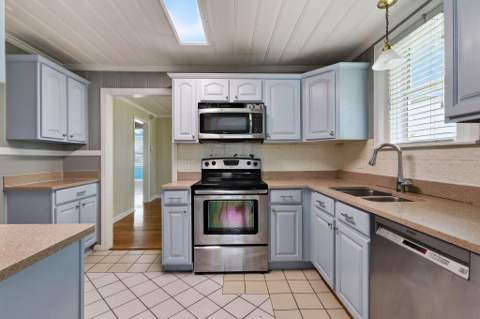 411 Evergreen Drive, Lake Park FL - photo 13 of 49