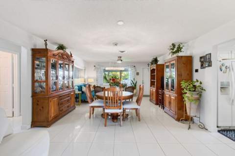 2377 SW 8th Avenue, Boynton Beach FL - photo 6 of 40