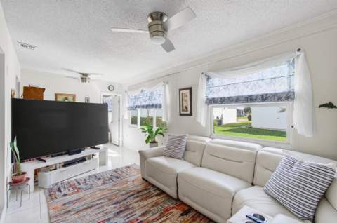 2377 SW 8th Avenue, Boynton Beach FL - photo 9 of 40