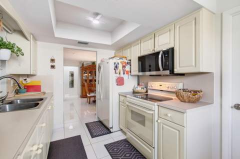 2377 SW 8th Avenue, Boynton Beach FL - photo 14 of 40