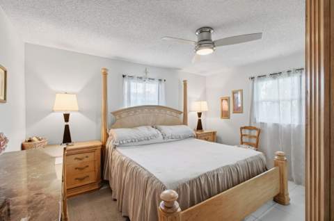 2377 SW 8th Avenue, Boynton Beach FL - photo 15 of 40