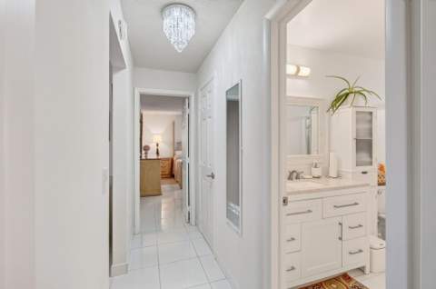 2377 SW 8th Avenue, Boynton Beach FL - photo 22 of 40