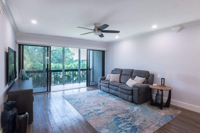 2 bedroom Condominium at 2500 Presidential Way #304, Lands Of The President Condo 8, West Palm Beach — photo 4