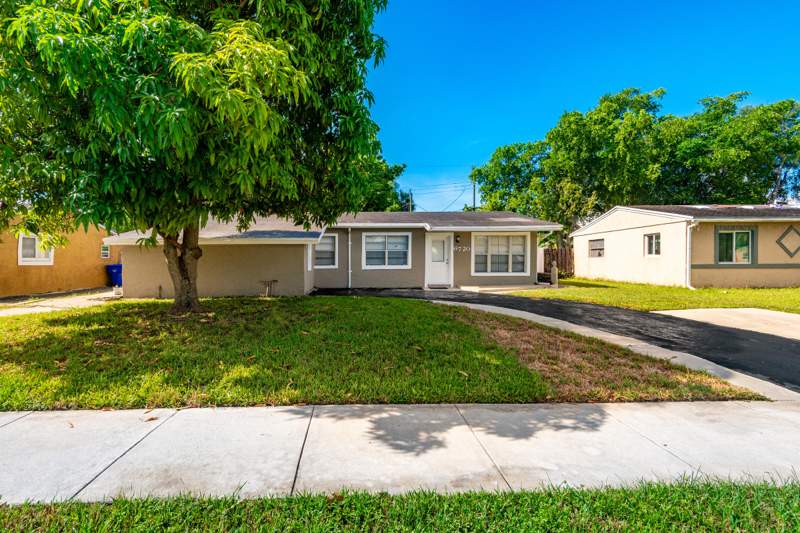 6 bedroom Single Family Residence at 6720 SW 17th Street, Broadview Country Club Estates, North Lauderdale — photo 2