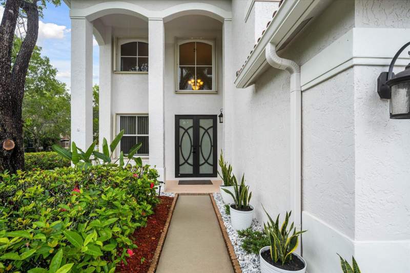 5 bedroom Single Family Residence at 890 Hawthorn Terrace, Sector 2-Parcels 12 13 14 15, Weston — photo 3