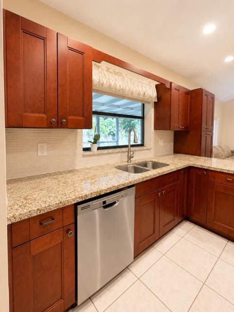 1412 SW 75th Avenue, North Lauderdale FL - photo 6 of 24