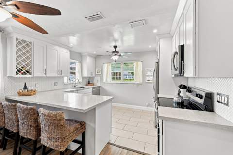435 Bluebird Lane, Delray Beach FL - photo 6 of 31