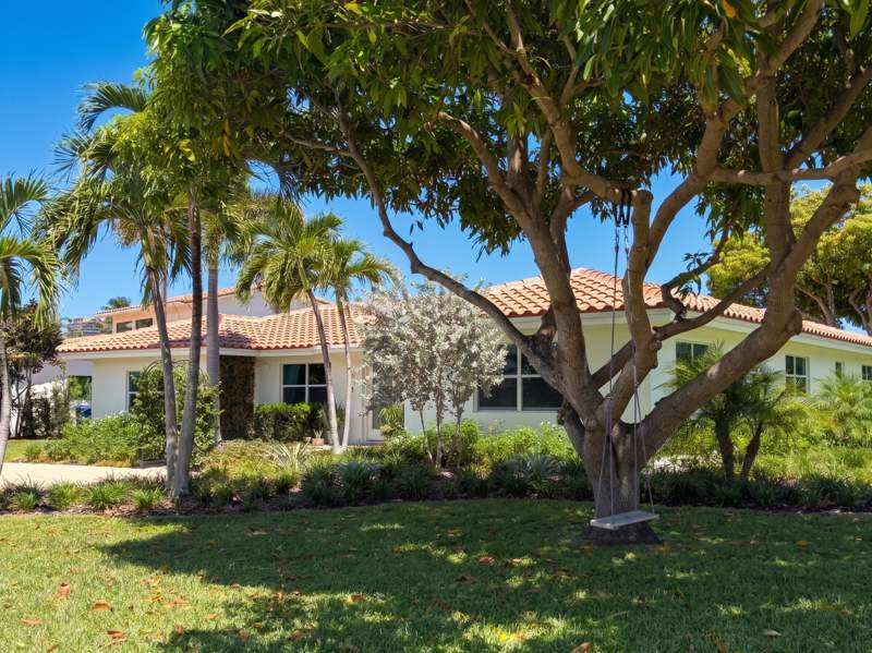 4 bedroom Single Family Residence at 1584 Blue Water Terrace, Bel-Air, Lauderdale-By-The-Sea — photo 2