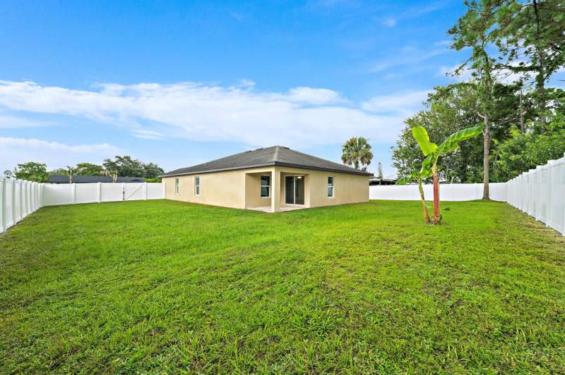 5 bedroom Single Family Residence at 790 NW Kingston Street, Port St Lucie Section 25, Port St. Lucie — photo 2